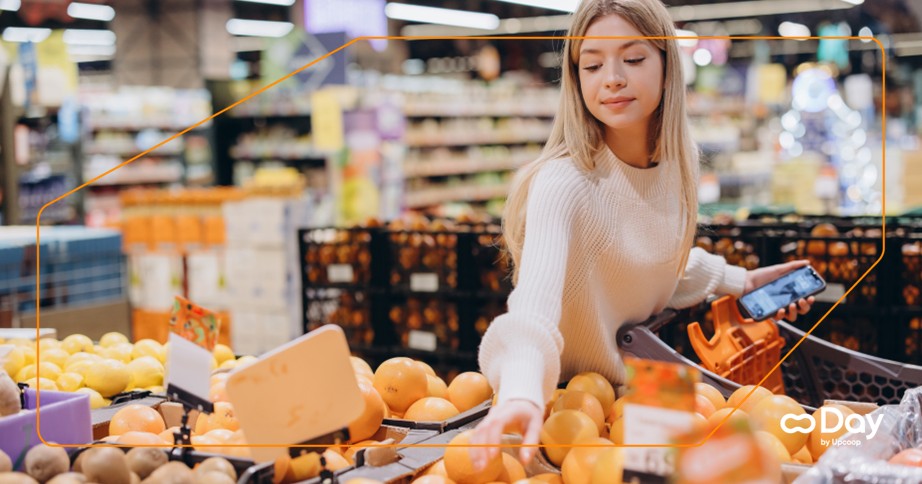 una ragazza fa la spesa in un negozio di quartiere
